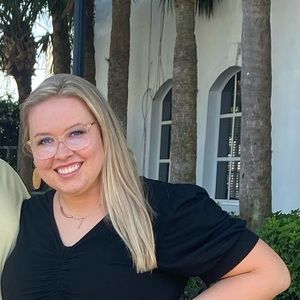 Meet your Posher, Alexia